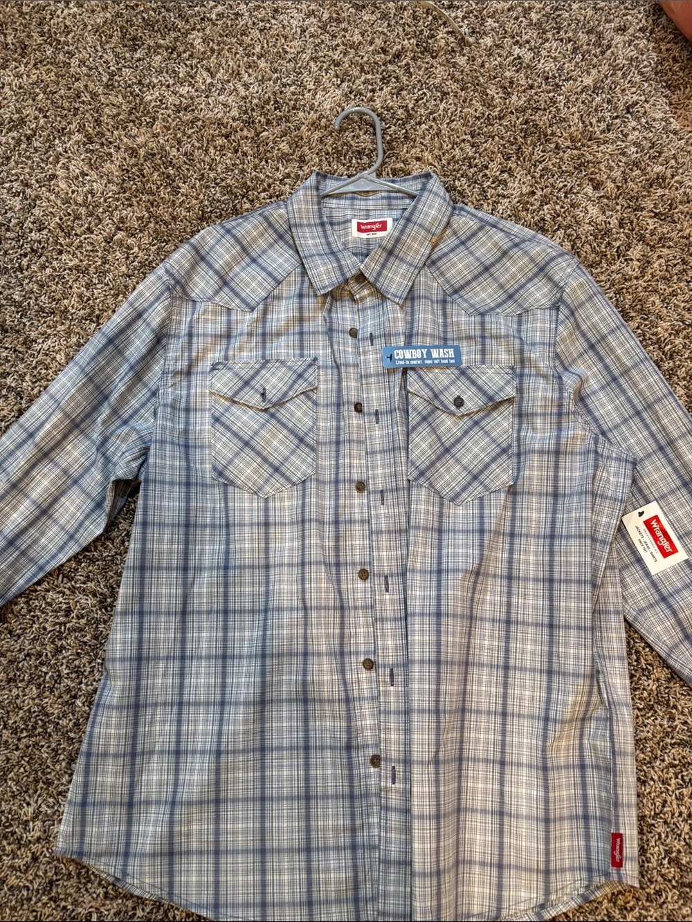 Wrangler Light Blue and Gray Plaid Western Button-Down Shirt